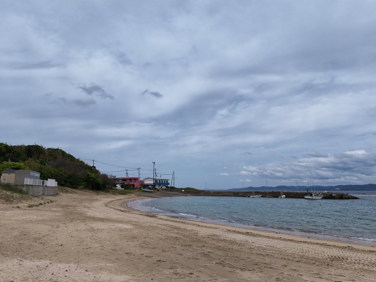 誰もいない江津良海岸の砂浜